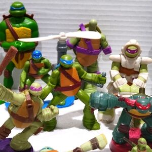 Teenage Mutant Ninja Turtle toy lot parts assorted